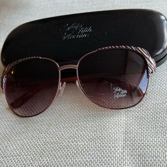 NWOT Saks Fifth Ave Sunglasses & Hard Case. - Picture 3 of 7